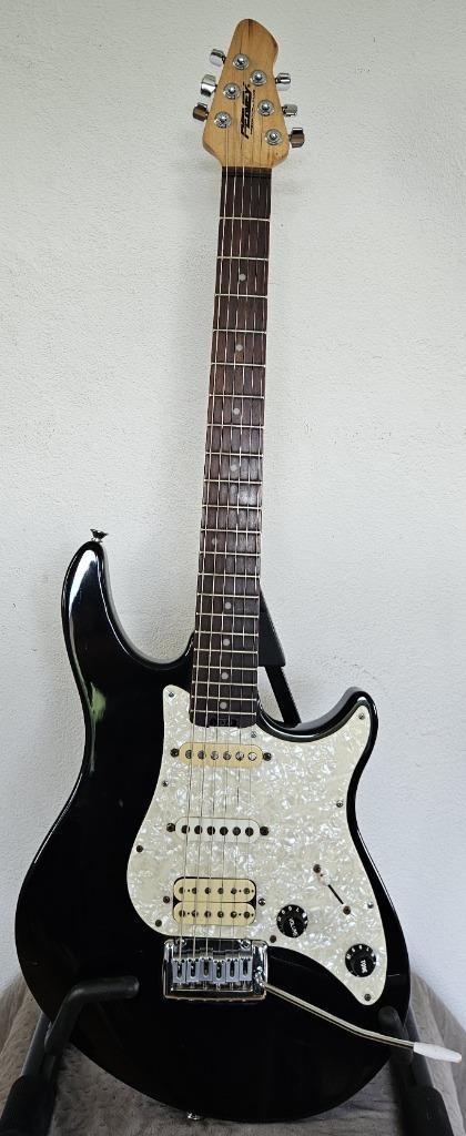 Peavey Predator Plus met tas, Muziek en Instrumenten, Snaarinstrumenten | Gitaren | Elektrisch, Gebruikt, Solid body, Overige merken