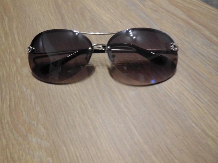 Nieuwe zonnebril te Koop !!!, Handtassen en Accessoires, Zonnebrillen en Brillen | Dames, Nieuw, Zonnebril, Overige merken, Overige kleuren