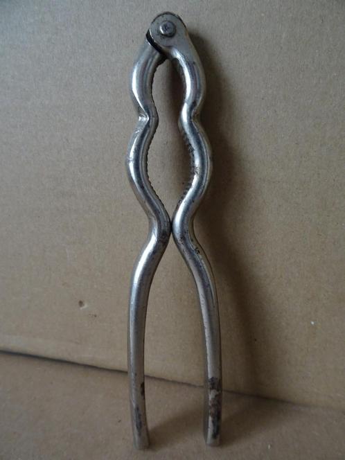 Notenkraker vintage notenkraker metalen notenkraker 15cm1960, Antiek en Kunst, Curiosa en Brocante, Ophalen of Verzenden