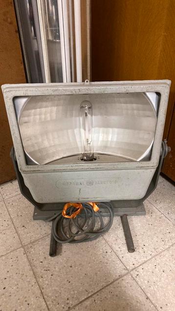 Lichtbak om schilderwerken of bouwwerken te doen!!! beschikbaar voor biedingen