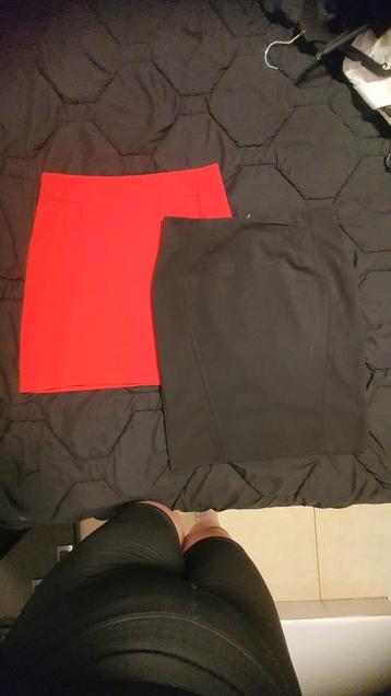 Kleding - 2 kokerrokken - maat L  beschikbaar voor biedingen