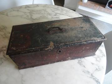 Kleine eikenhouten kist uit de 19e eeuw  beschikbaar voor biedingen