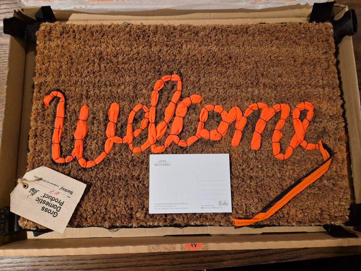 Banksy Love Welcomes "Welcome Mat" Limited Edition, Antiek en Kunst, Kunst | Designobjecten, Ophalen