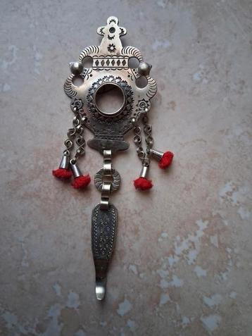 Oude broche  beschikbaar voor biedingen