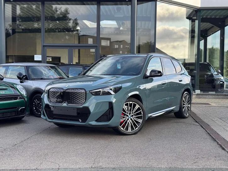 BMW iX1 xDrive30 M Sport Pro / PANO / 360 / HUD / H-K /MEM, Auto's, BMW, Bedrijf, Te koop, iX1, ABS, Achteruitrijcamera, Airbags