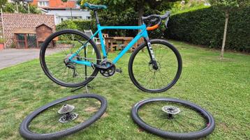 Vélo Cube Cross Race Pro + 2ème paires de roues gravel, Autres marques, 10 à 15 vitesses, 49 à 53 cm, Comme neuf