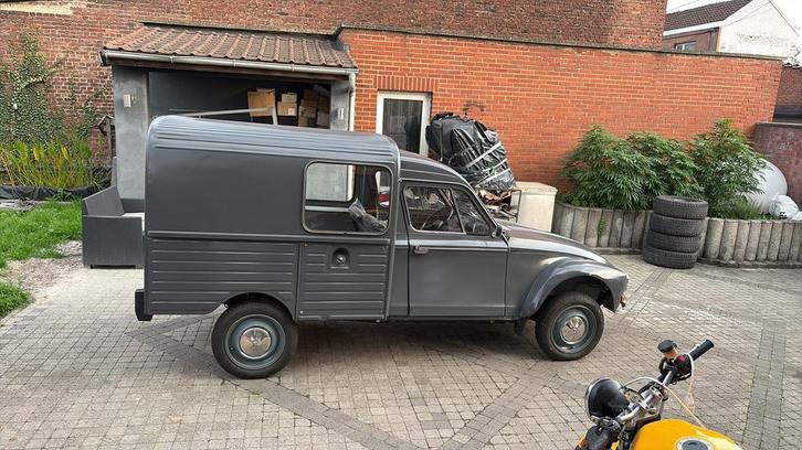Acadiane entièrement restaurée, Autos, Citroën, Particulier, Essence, 4 portes, Boîte manuelle, Argent ou Gris, Noir, Enlèvement