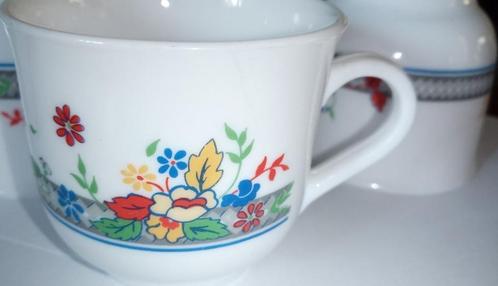 6 tasses vintage Arcopal France avec magnifique imprimé flor, Antiquités & Art, Antiquités | Services (vaisselle) pièces, Enlèvement ou Envoi