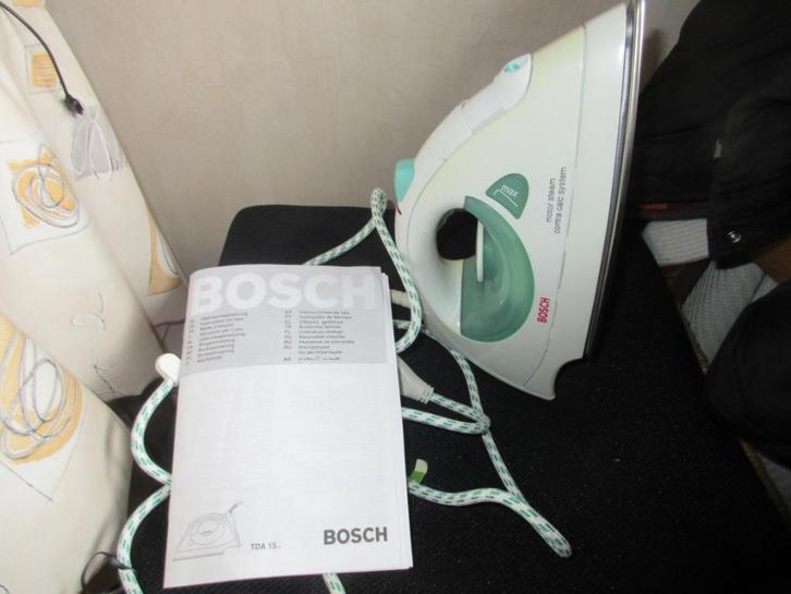 Bosch stoomstrijkijzer anti-kalk systeem in zeer goede staat, Elektronische apparatuur, Strijkijzers en Strijkplanken, Gebruikt