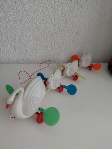 Oude speelgoedzwanen beschikbaar voor biedingen
