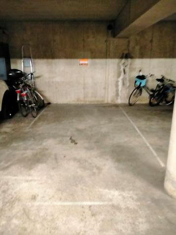Auto parkeerplaats kermt  beschikbaar voor biedingen