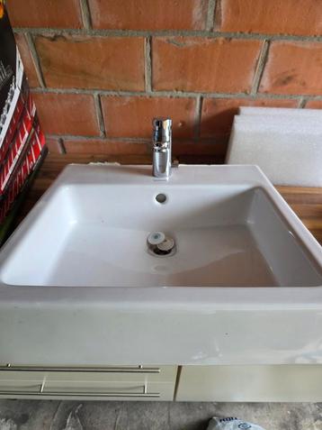 Wastafel+ kraan beschikbaar voor biedingen