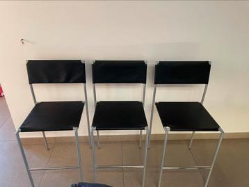 3 barstoelen metaal met lederen overtrekken beschikbaar voor biedingen