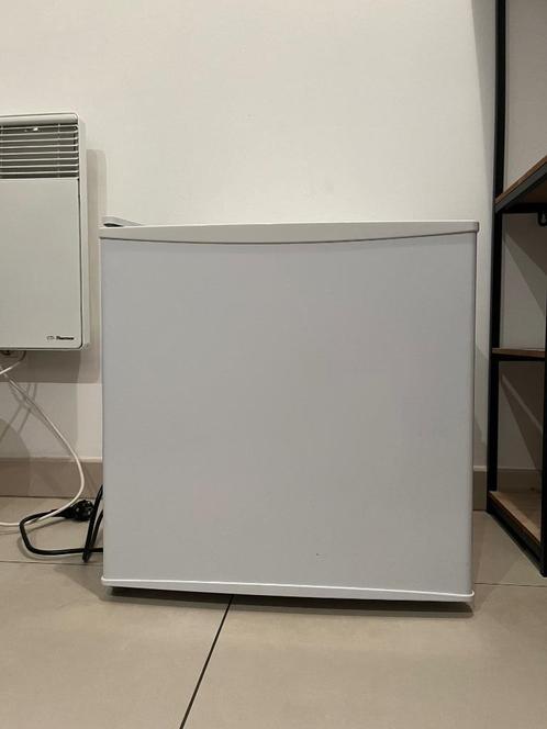 Mini frigo 43L, Elektronische apparatuur, Koelkasten en IJskasten, Zo goed als nieuw, Met vriesvak, Minder dan 75 liter, Minder dan 85 cm