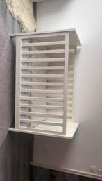 Baby bedje met matras en commode op wieltjes met babybadje, Kinderen en Baby's, Kinderkamer | Complete kinderkamers, Ophalen, Zo goed als nieuw