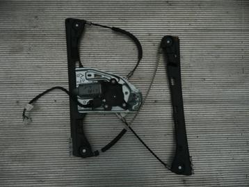 Mercedes-Benz W203 C-Klasse Raammotor A2208204642 Linksvoor beschikbaar voor biedingen