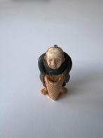 Netsuke Visser met fuik, Antiek en Kunst, Kunst | Niet-Westerse kunst, Ophalen of Verzenden