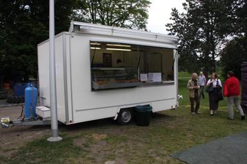 2 mobiele frituur wagens  beschikbaar voor biedingen