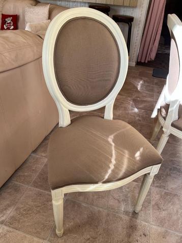 6 stoelen beschikbaar voor biedingen