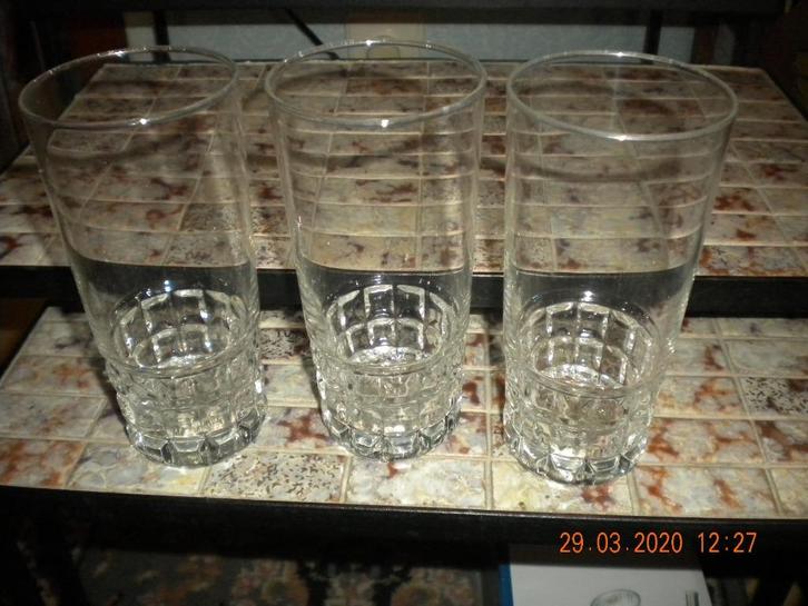 Frisdrank - waterglazen (17st.) = 11soorten, Diversen, Rommelmarktspullen, Ophalen