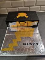 Pokemon celebrations doos en klein extras, Hobby & Loisirs créatifs, Jeux de cartes à collectionner | Pokémon, Enlèvement