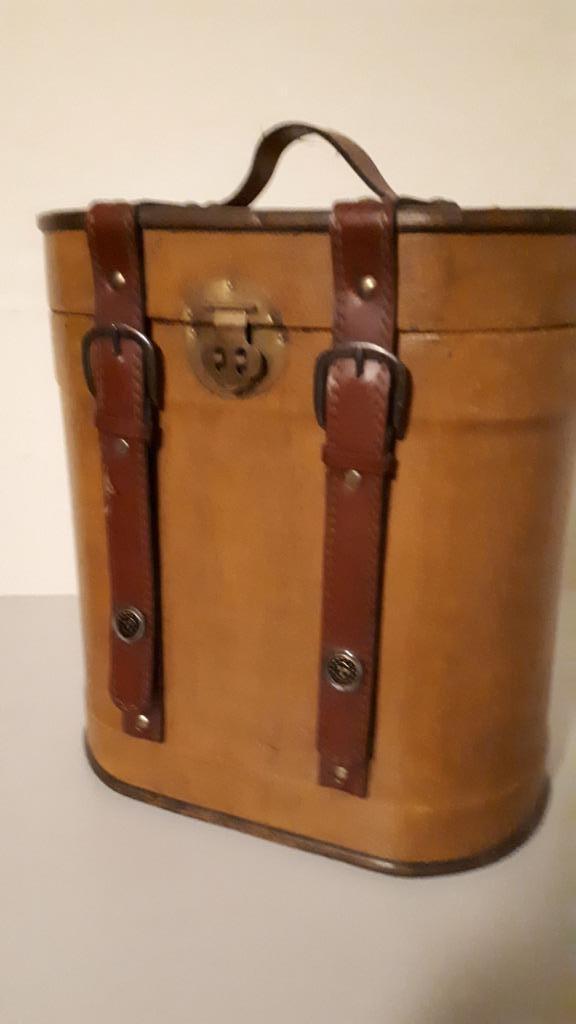 Vintage leder beklede houten draagtas voor 2 flessen wijn, Hobby en Vrije tijd, Picknickmanden, Gebruikt, Zonder inhoud, Ophalen of Verzenden
