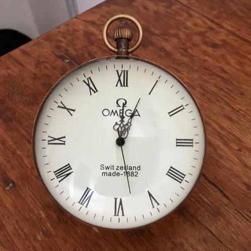 Oude OMEGA klok in vergrootglas diam.8cm, Antiek en Kunst, Antiek | Klokken, Ophalen of Verzenden