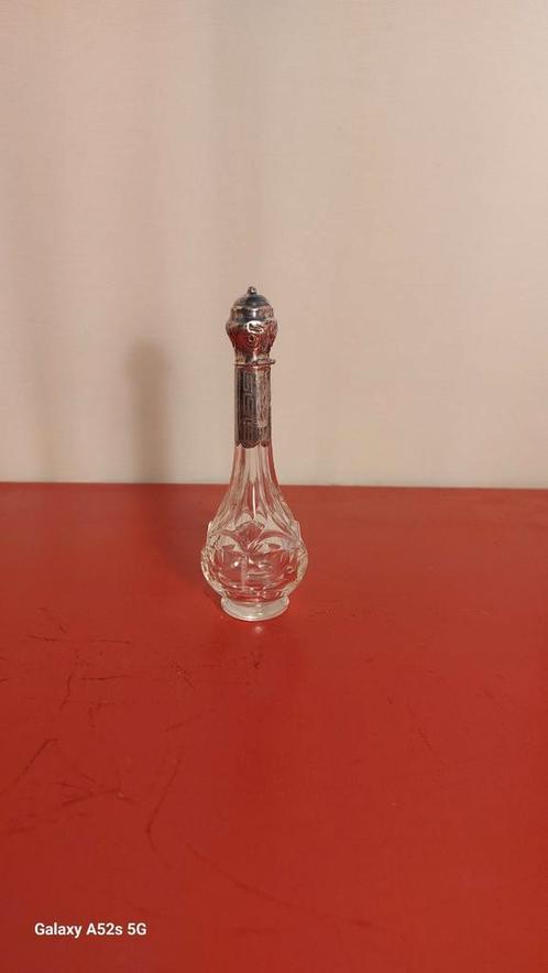 Parfumflesje uit de 20ste eeuw., Antiek en Kunst, Antiek | Glaswerk en Kristal, Ophalen of Verzenden