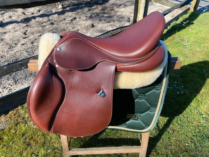 Bates Springzadel, Dieren en Toebehoren, Paarden en Pony's | Zadels, Zo goed als nieuw, Ophalen