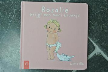 Rosalie krijgt een mooi broekje beschikbaar voor biedingen