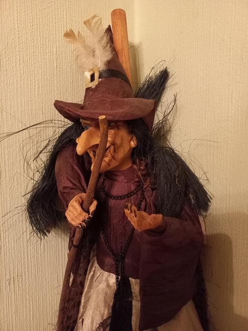 Heks - H 62 cm,zeer mooi  en in  perfecte staat à 10 euro., Verzamelen, Poppen, Gebruikt, Pop, Levensecht of Reborn, Ophalen