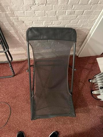 2 Chaises noir en très bon état pliables  beschikbaar voor biedingen