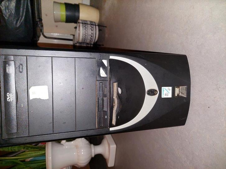 Gratis desktop, Computers en Software, Desktop Pc's, Gebruikt, Ophalen