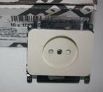 Niko stopcontacten PR20 met en zonder aarding, Ophalen