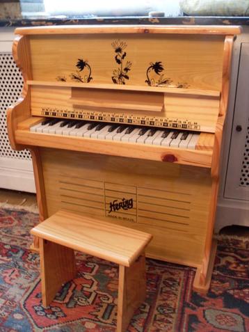 Prachtige houten kinderpiano met krukje van H beschikbaar voor biedingen