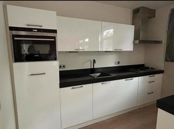 Nette Rechte Keuken + Siemens + Composiet + GEDEMONTEERD, Huis en Inrichting, Keuken | Complete keukens, Enkelwandige keuken, Wit
