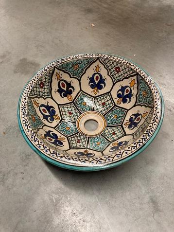 prachtige waskom beschikbaar voor biedingen