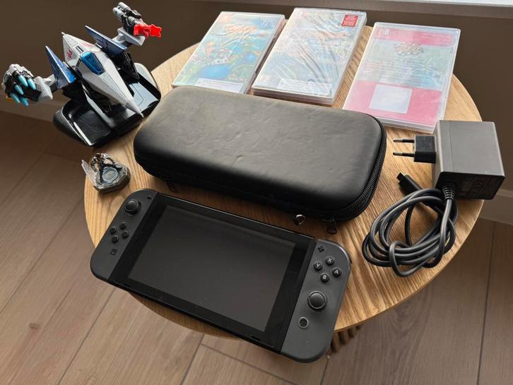 nintendo Switch V1 | 3 spellen | opbergcase | accesoires, Games en Spelcomputers, Spelcomputers | Nintendo Switch, Zo goed als nieuw