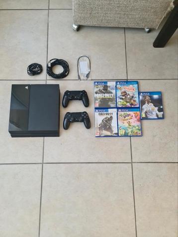 Playstation 4 | 2 Controllers | 5 Games | Alle Kabels beschikbaar voor biedingen