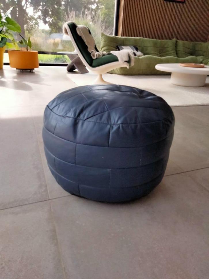 Vintage patchwork poef donkerblauw, Huis en Inrichting, Zetels | Voetbanken en poefs, Gebruikt, Ophalen of Verzenden