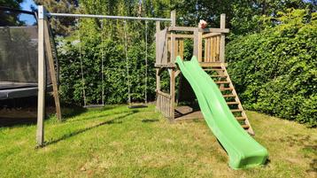 Houten speelhuis met glijbaan twee schommels, Kinderen en Baby's, Speelgoed | Buiten | Speeltoestellen, Ophalen, Zo goed als nieuw