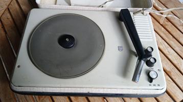 Philips vintage platenspeler op vinyl beschikbaar voor biedingen
