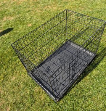 Hondenbench in prima staat beschikbaar voor biedingen