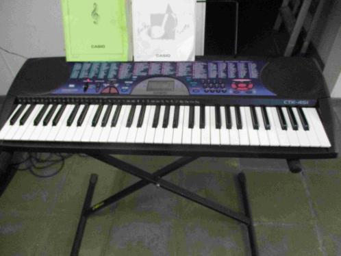 2 keyboards Casio, Muziek en Instrumenten, Keyboards, Zo goed als nieuw, 61 toetsen, Casio, Met standaard, Ophalen of Verzenden