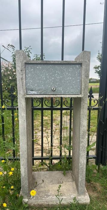 Boîte aux lettres  beschikbaar voor biedingen