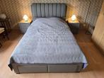 Complete slaapkamer (bed + 2 nachtkastjes + kleerkast), Ophalen, Zo goed als nieuw, Tweepersoons