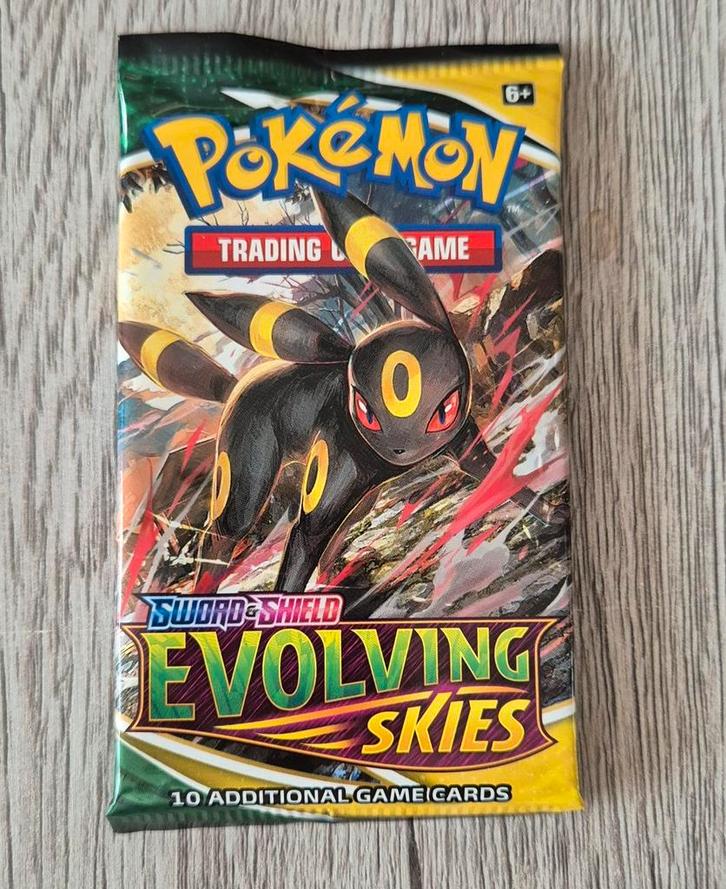 pokemon - evolving skies booster pack, Hobby en Vrije tijd, Verzamelkaartspellen | Pokémon, Nieuw, Booster, Foil, Ophalen of Verzenden