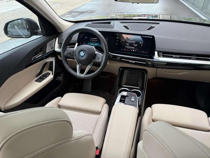 BMW iX1 Leder beige,Panoramisch dak,Head up,Sportcomfort, Auto's, BMW, Bedrijf, Te koop, iX1, ABS, Achteruitrijcamera, Airbags