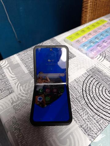 Samsung Galaxy zflip 6  beschikbaar voor biedingen