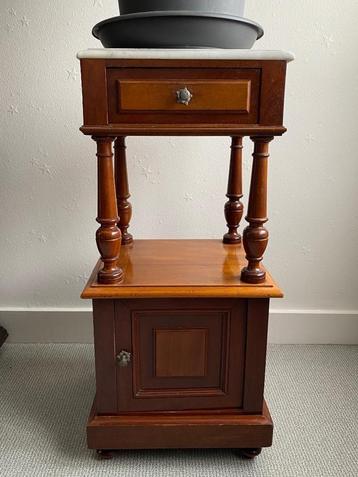 Antiek gangkastje  beschikbaar voor biedingen